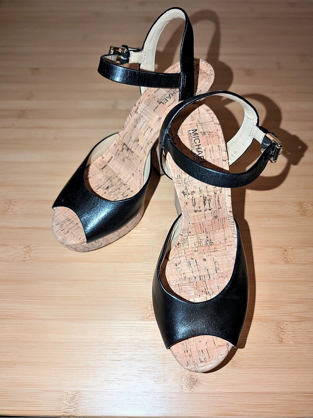 ☘️ Michael Kors Black & Tan Cork Heels US 7M - Picture 2 of 8